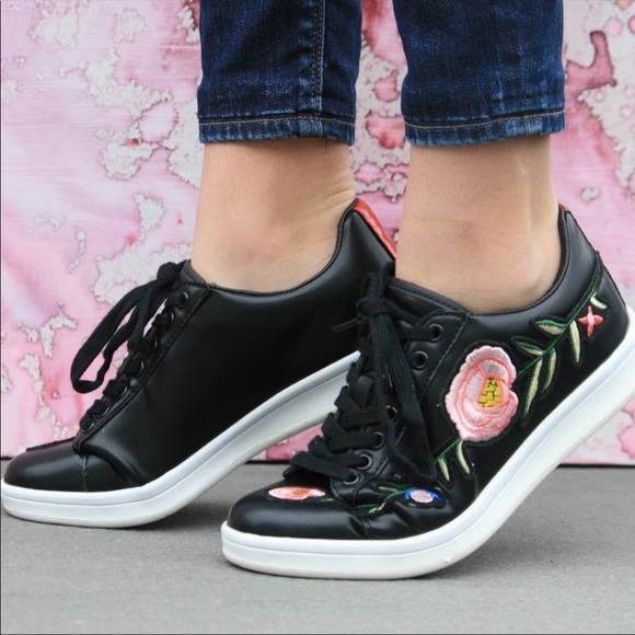 Flora Sneakers! - Picture 7 of 7